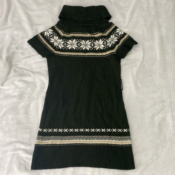 Dark green wintry cowl turtleneck neck tunic - Picture 8 of 16